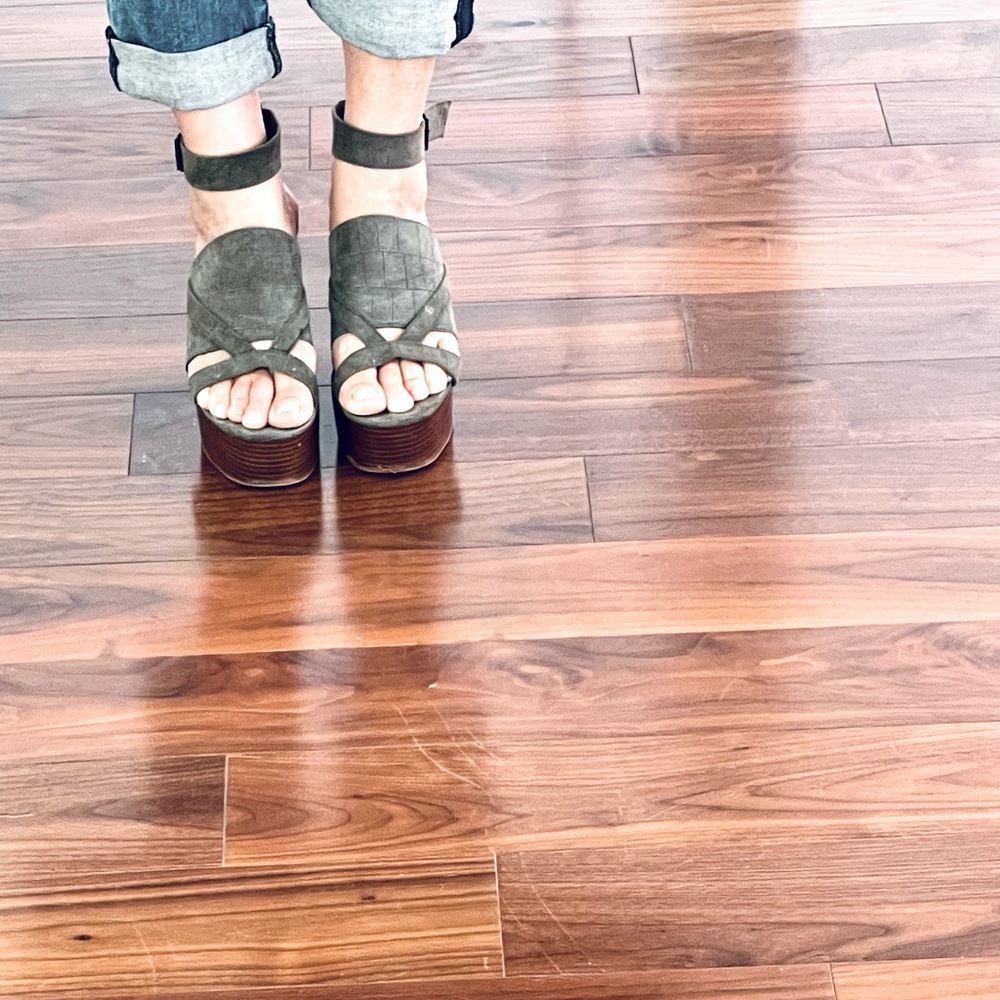 Beautiful and very comfortable free people platforms almost new size 9
